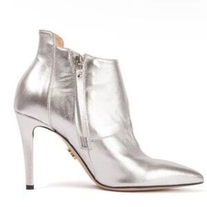 🌺BEAUTIISOLES🌸 Shirley Bootie in Silver Leather Size: 9.5